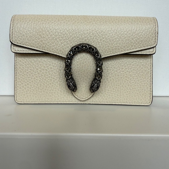 Gucci Super Mini Dionysus Shoulder Bag in White - Picture 2 of 6